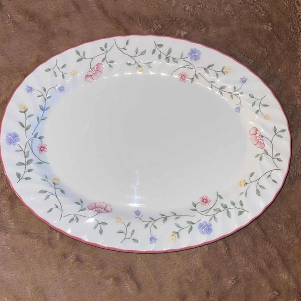 Johnson Bros Summer Chinz Pattern - Made in England. Perfect for entertaining!